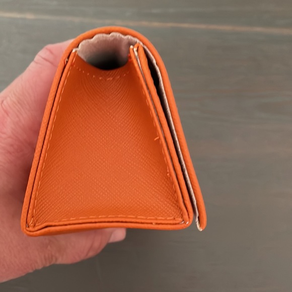 Authentic Tory Burch sun glass case. never used pristine condition! - Picture 9 of 10